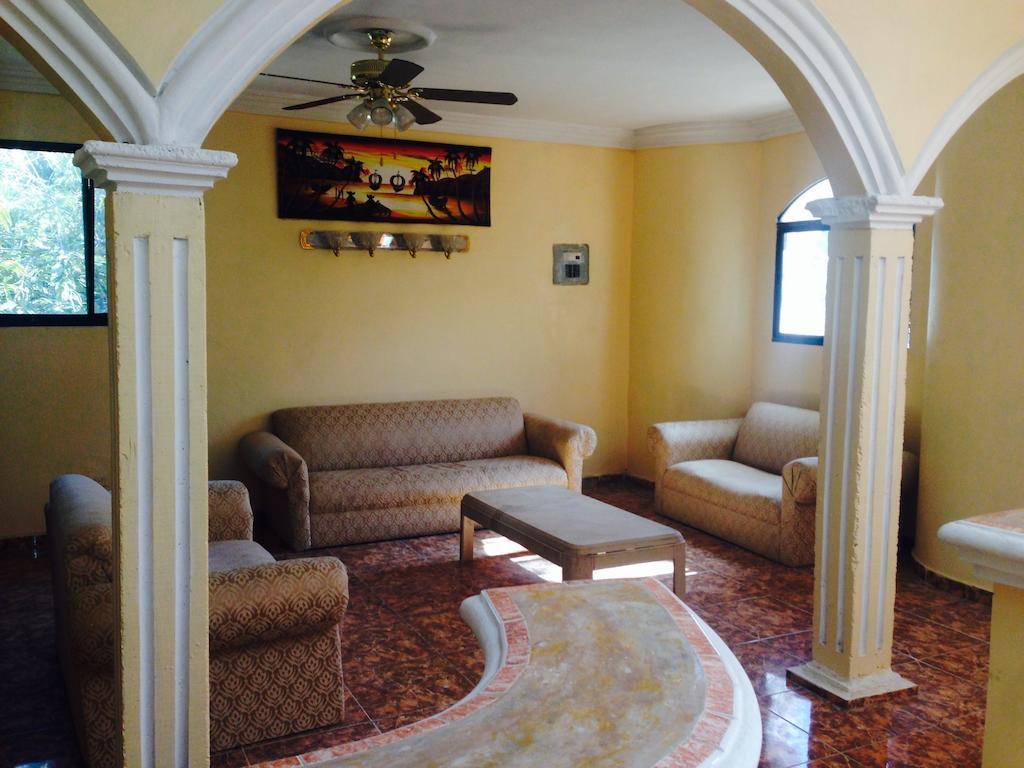 Le Dubourg Guesthouse Montrouis Cameră foto